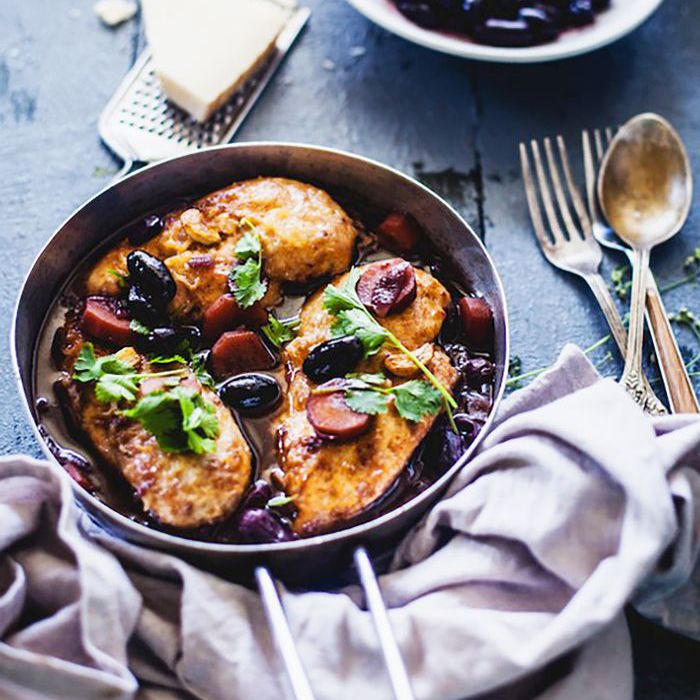 葡萄食谱：炉灶鸡红葡萄酒，葡萄，焦糖洋葱