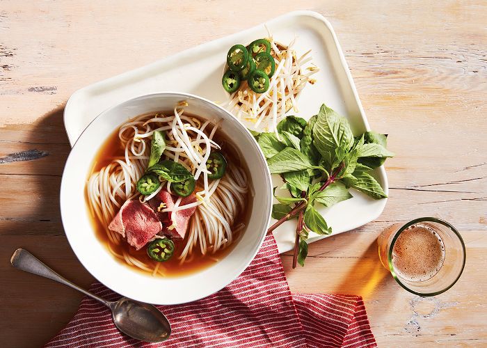 牛肉河粉饭，面条，和罗勒