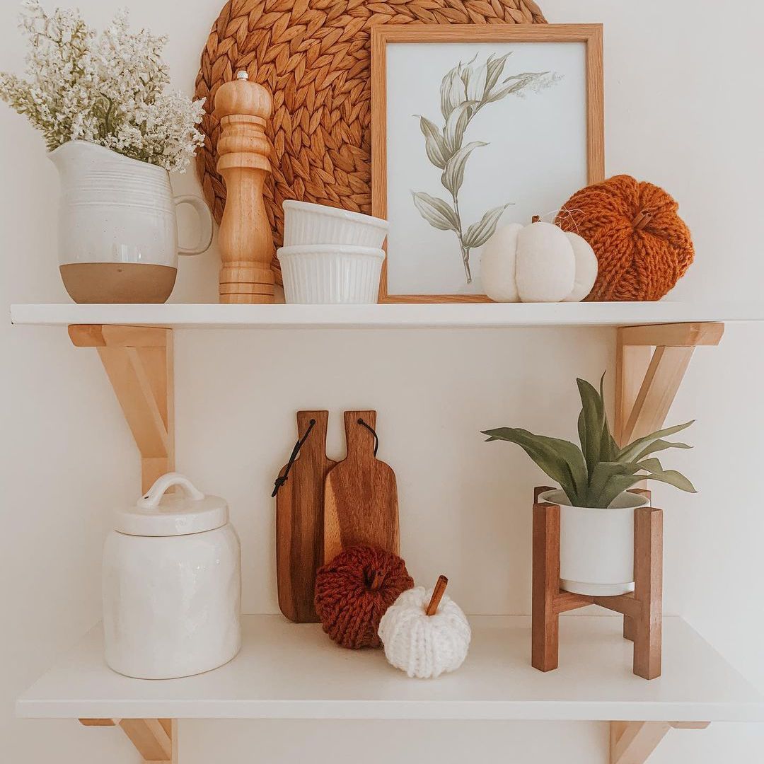 秋季装饰开放式置物架厨房