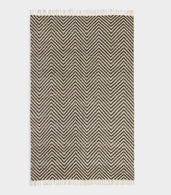 5'x8'黑色和象牙色编织的雪佛龙室内室外露台地毯- 5'x8'由世界市场