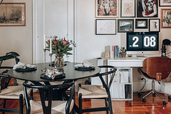 时尚的餐饮Nook与班骨椅。