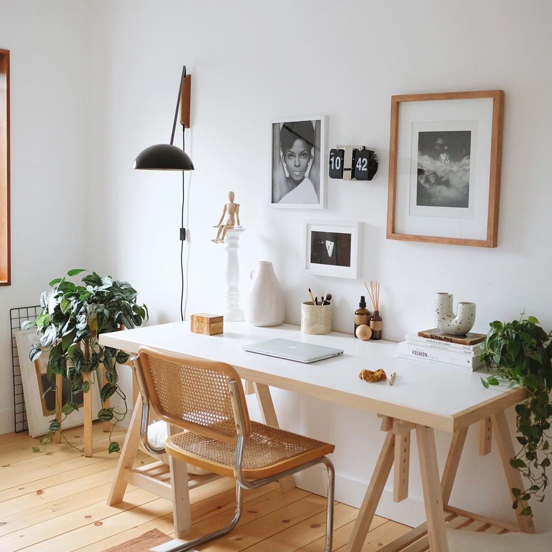 办事处与天然木材。