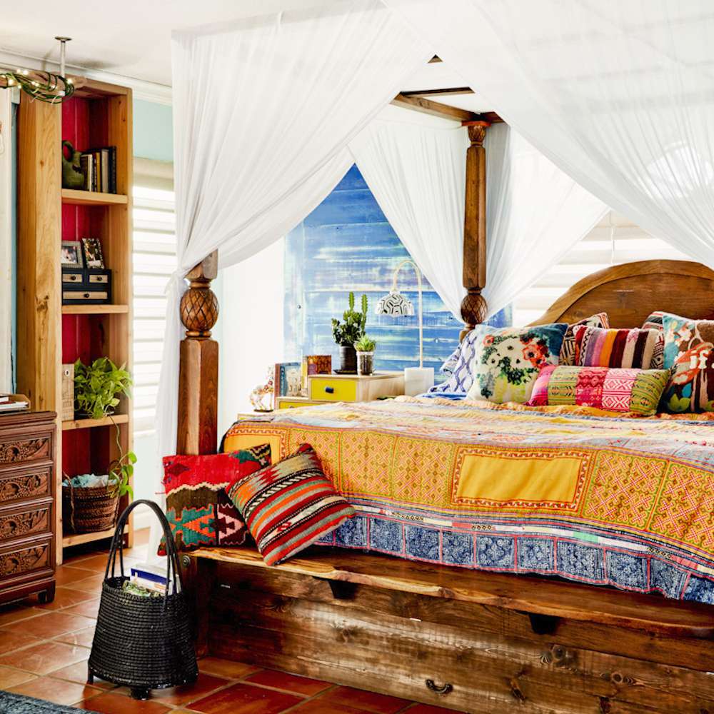 一个带有白色亚麻树木的最大卧室