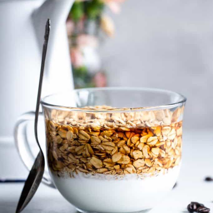 拿铁隔夜燕麦与希腊酸奶