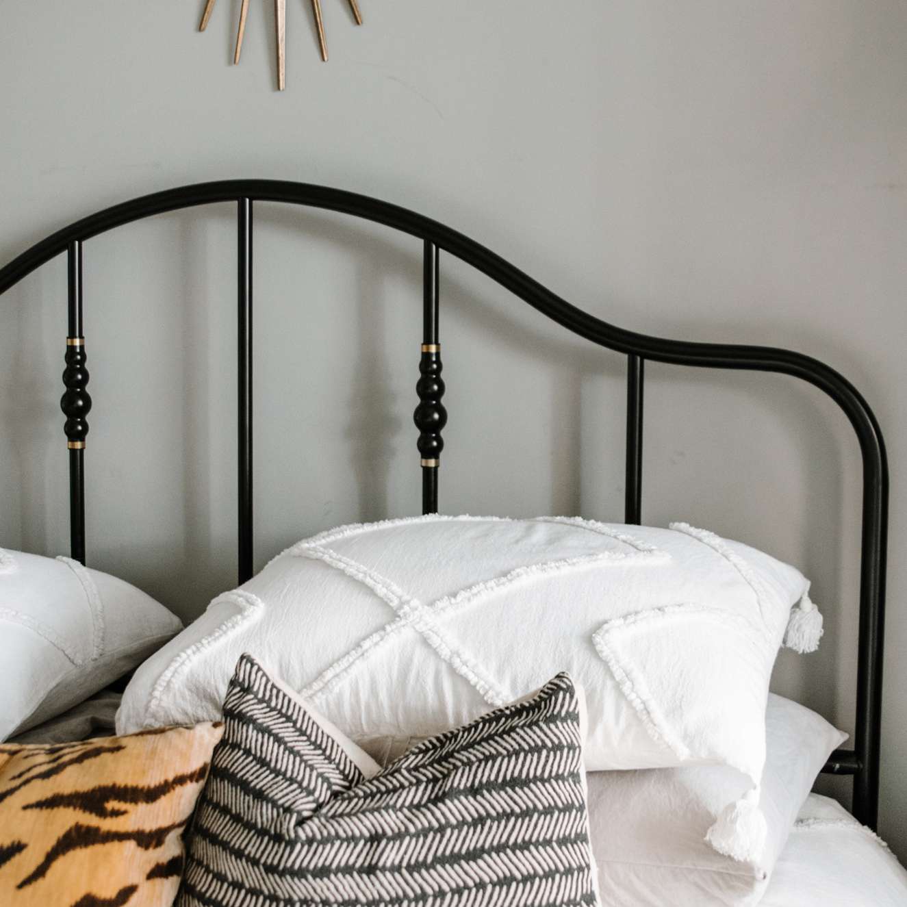 宜家床上的定制口音枕头。