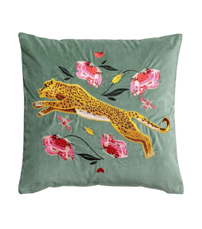 绣花靠垫“class=