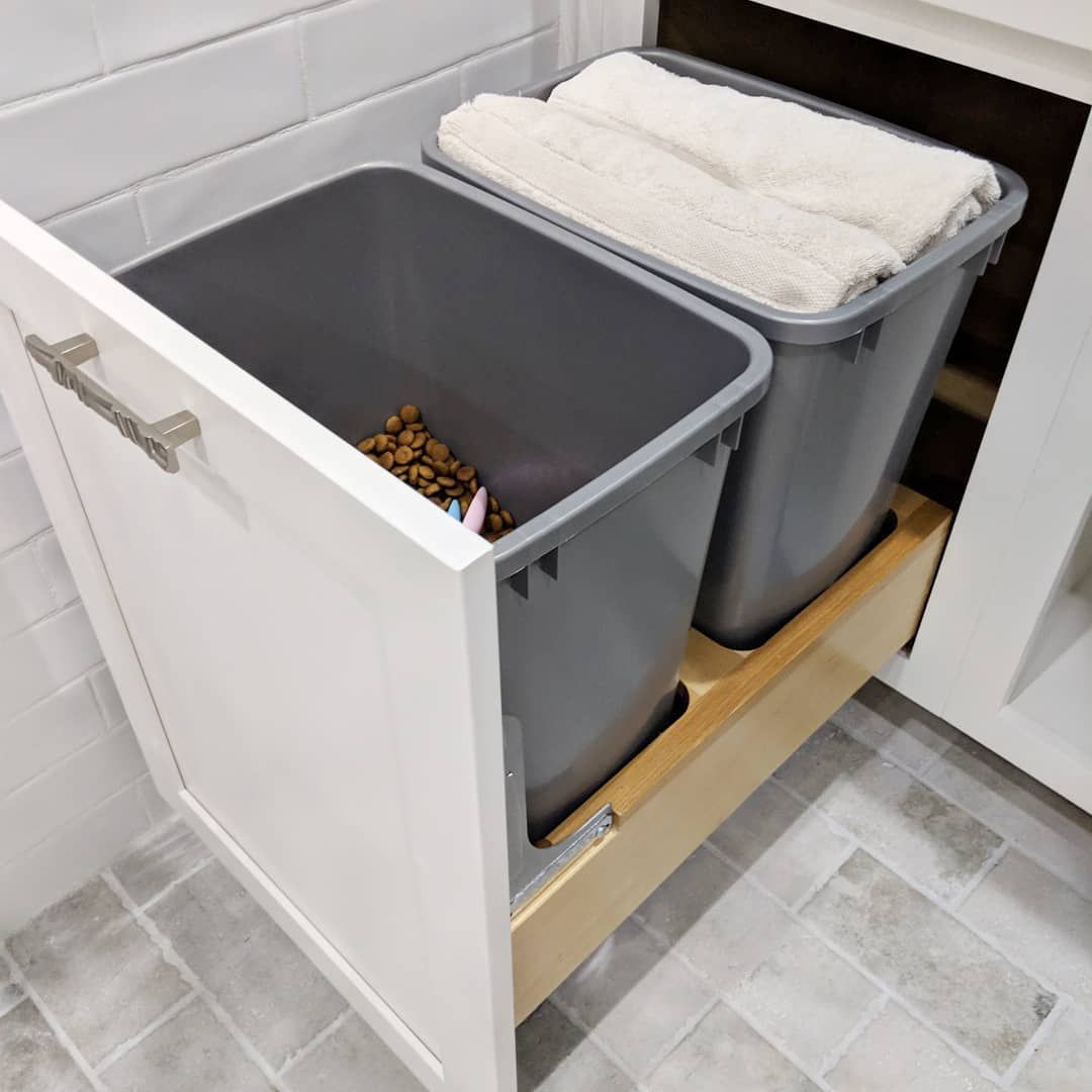 带毛巾的垃圾箱