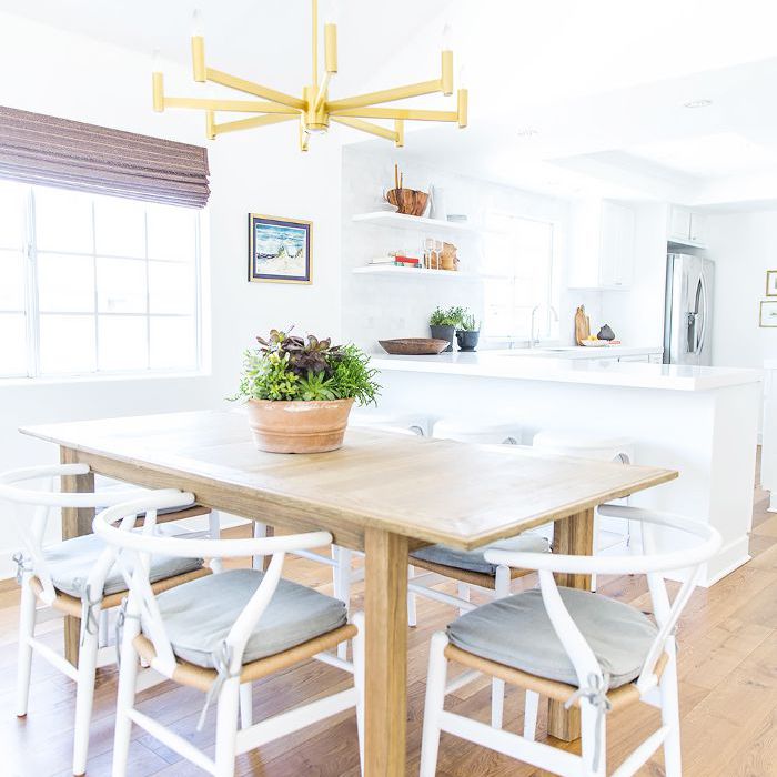 白色的餐厅“class=