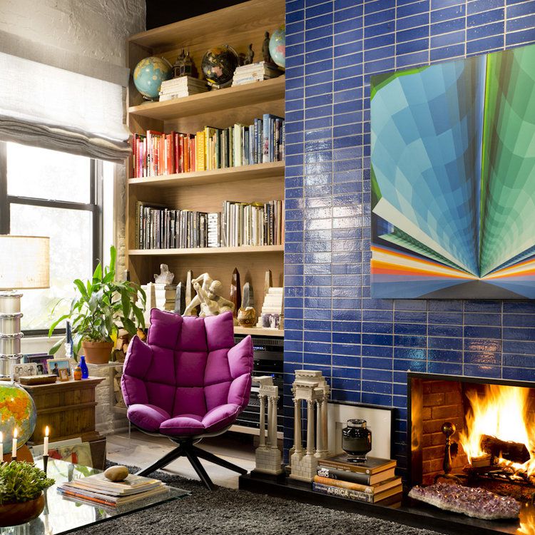 Rikki Snyder折中现代阅览室。