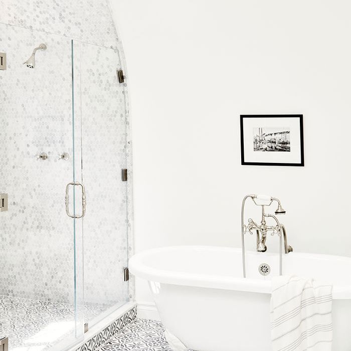 安恩·宾主页视频 - 主浴室