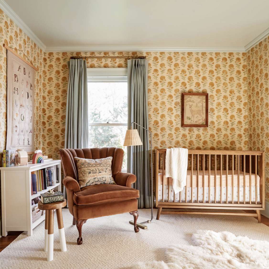 丽琪·斯奈德在托儿所幕布里