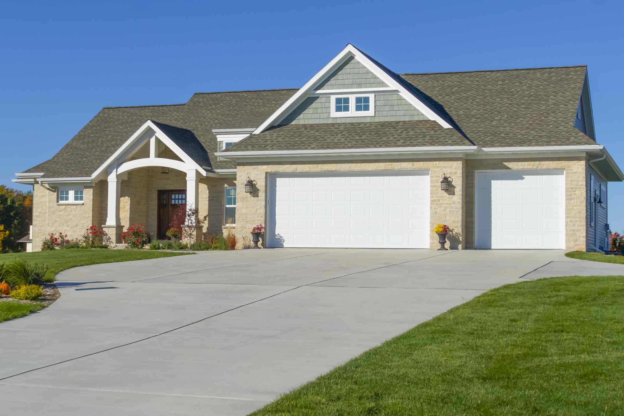 两层范围与现代外观。