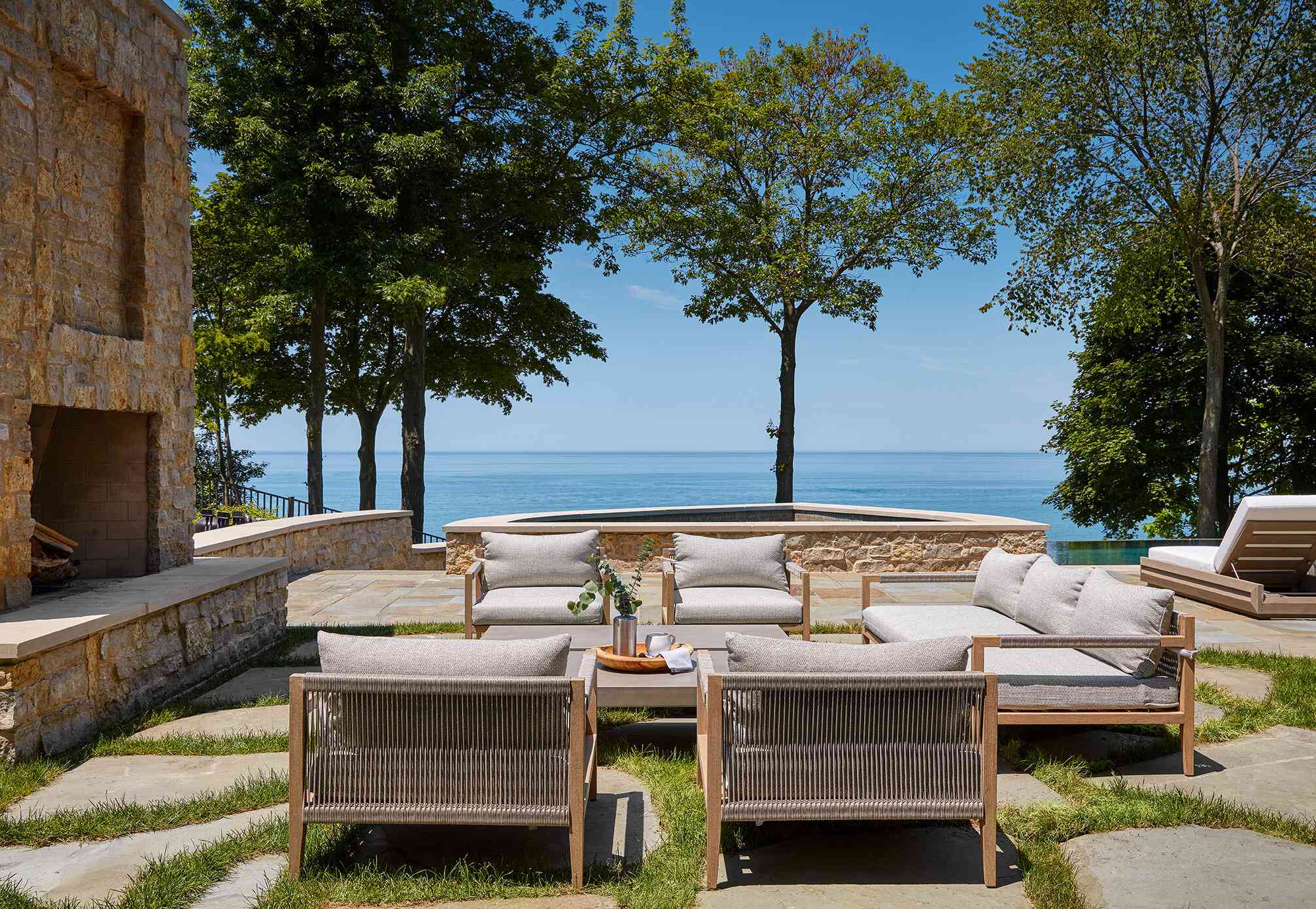 室外庭院与草地铺