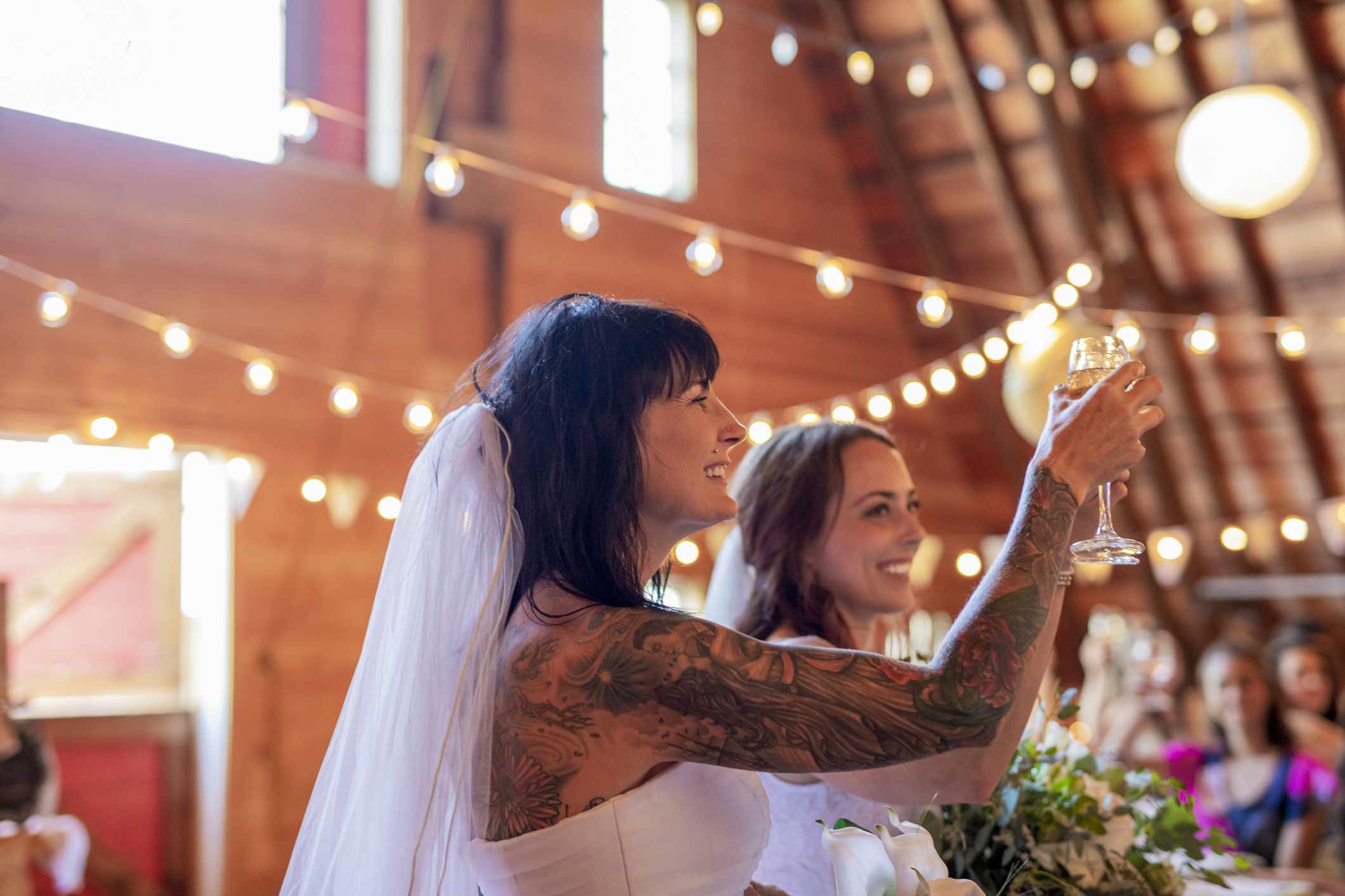 女同性恋婚礼敬酒