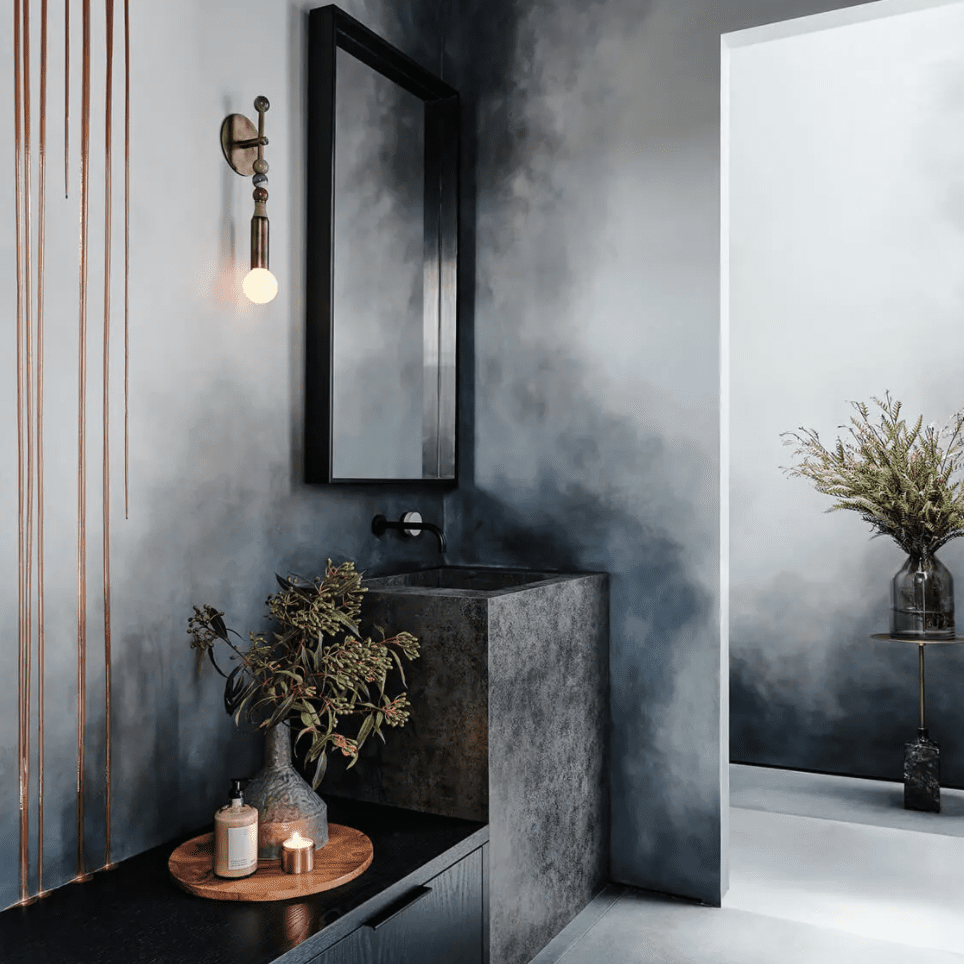 带石板灰色墙壁的浴室，看起来像水彩画