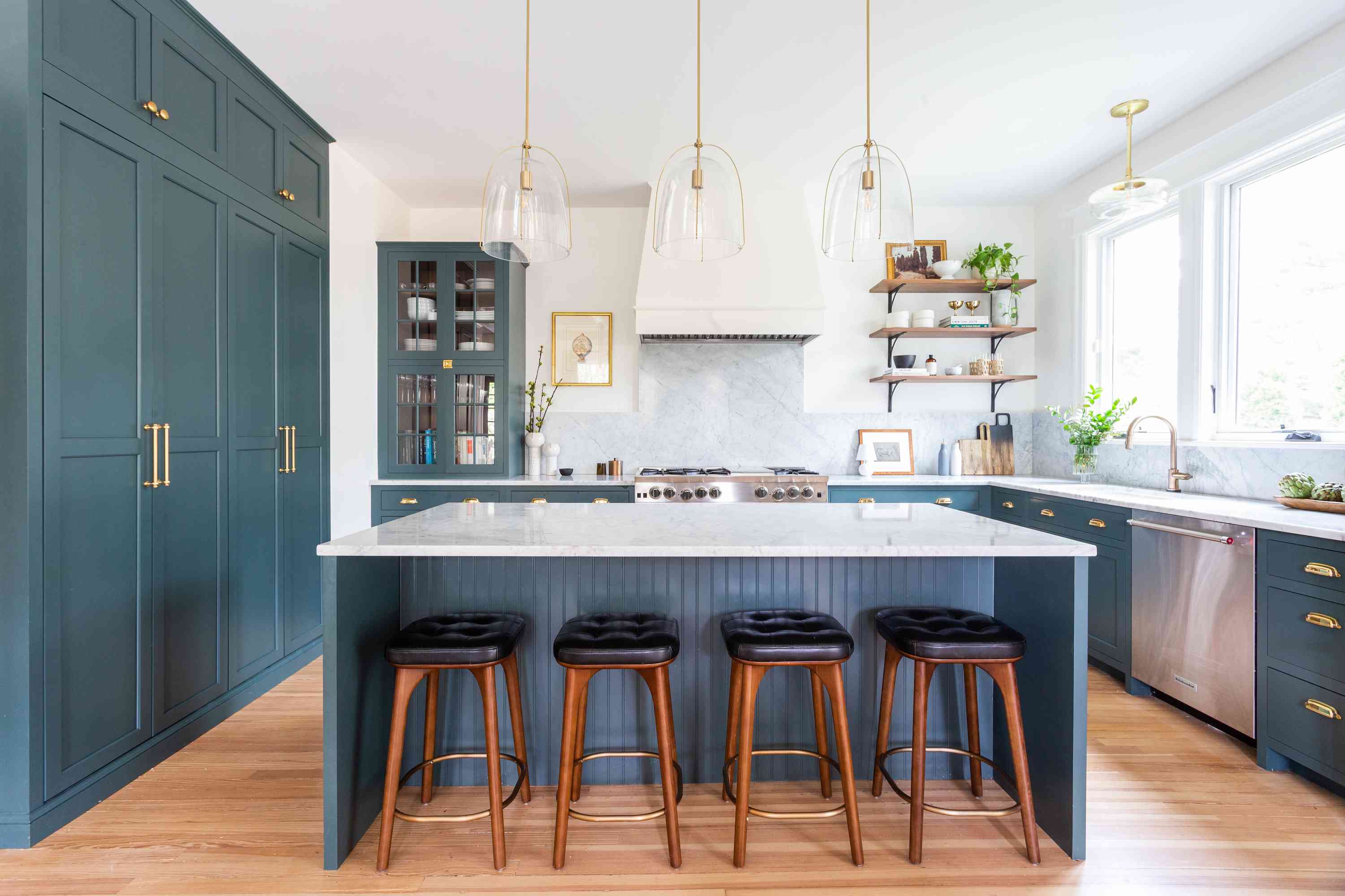 典型的厨房与小野鸭橱柜。