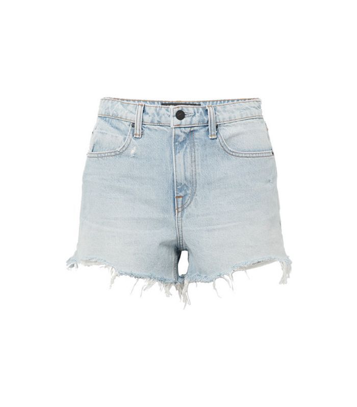 咬破的牛仔短裤