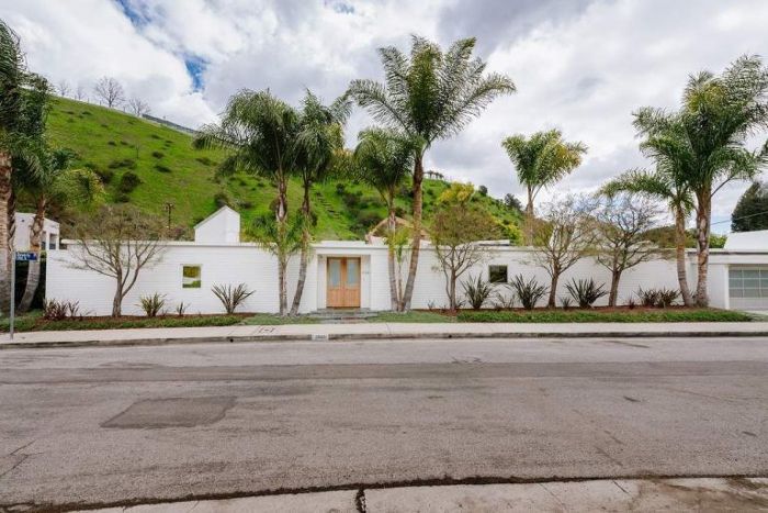 泰勒·斯威夫特销售本世纪中叶现代家居