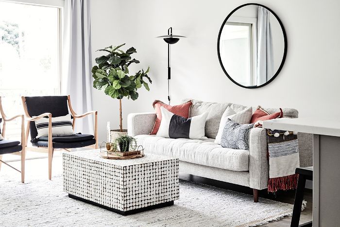 现代客厅”class=