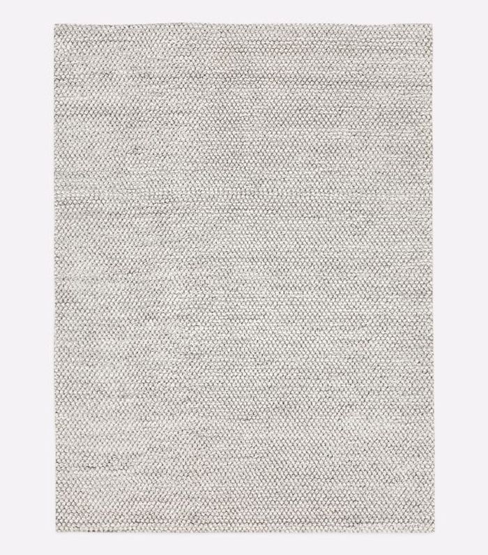 黄麻地毯的玩具