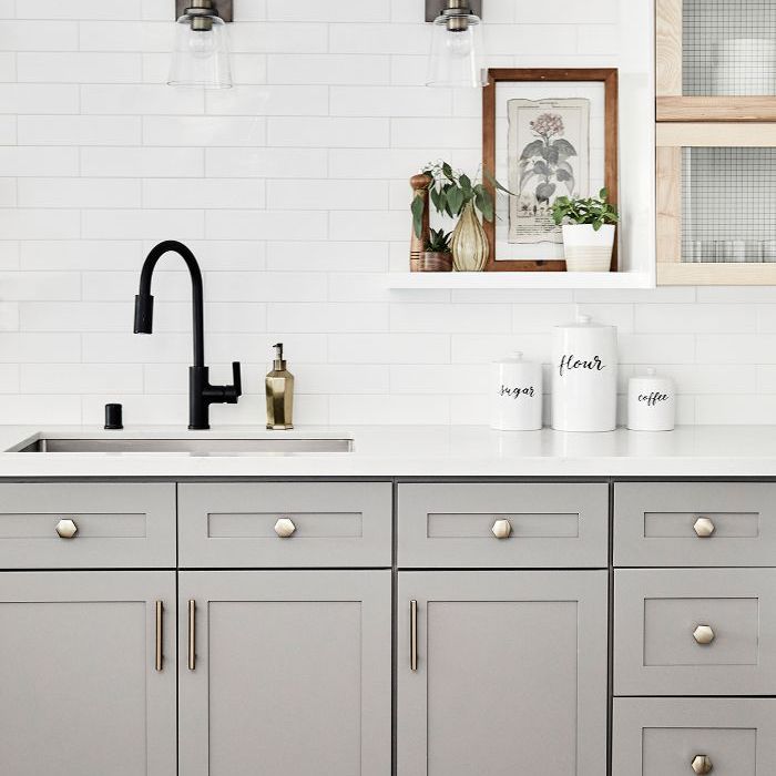 中性的厨房”class=