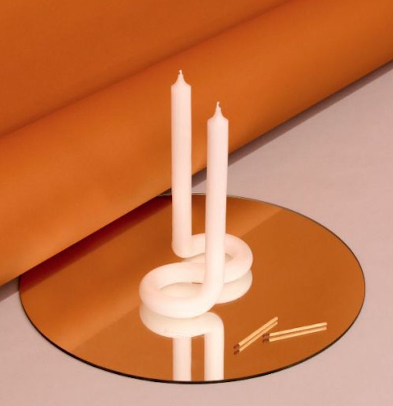 一个雕刻蜡烛，目前在特鲁瓦出售