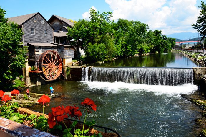 最好的家庭度假在美国田纳西州的鸽子锻造
