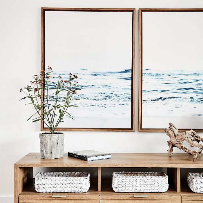 单色的客厅”class=