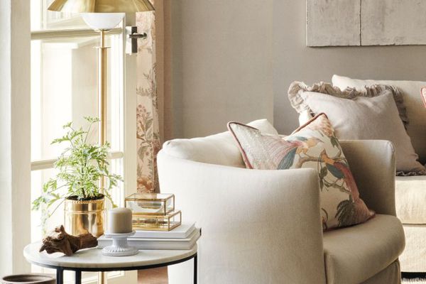 清除客厅的玻璃盒子。