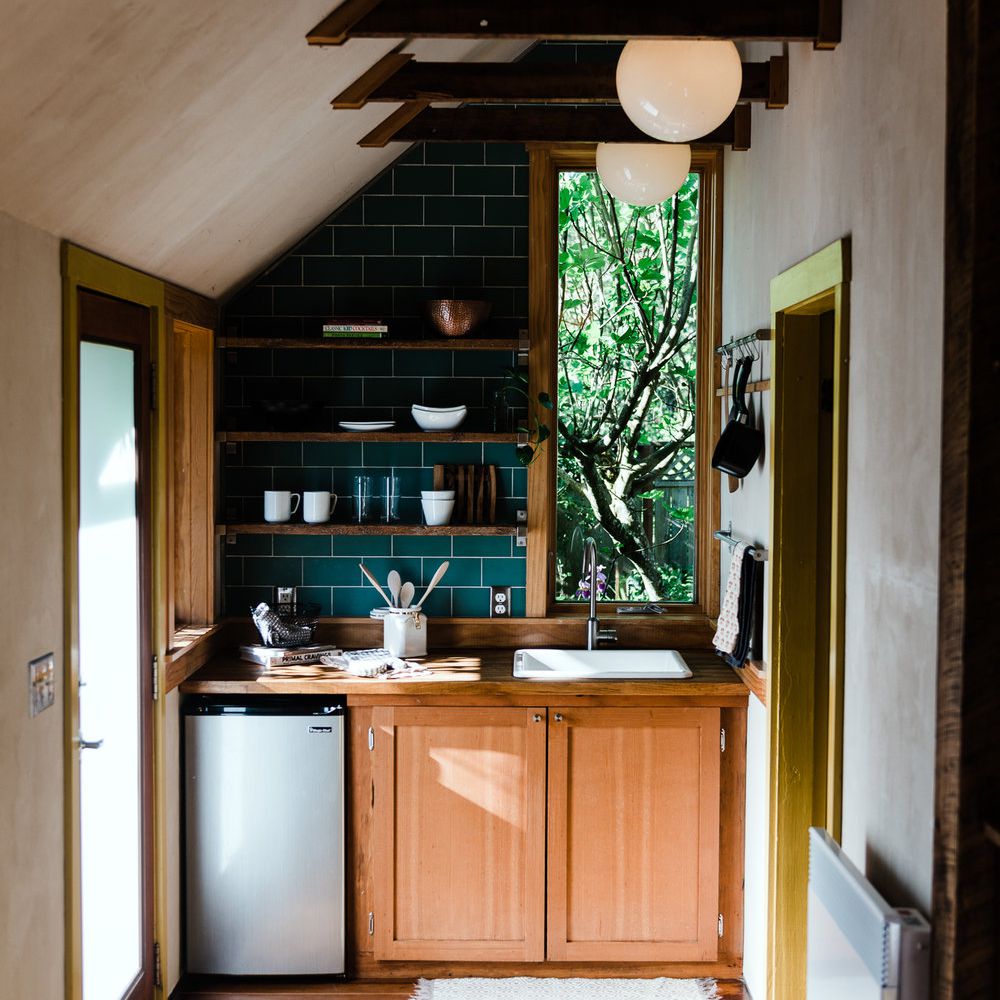 漆成黄绿色的拱门