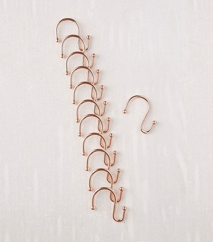 Urban Outfitters的铜浴帘挂钩