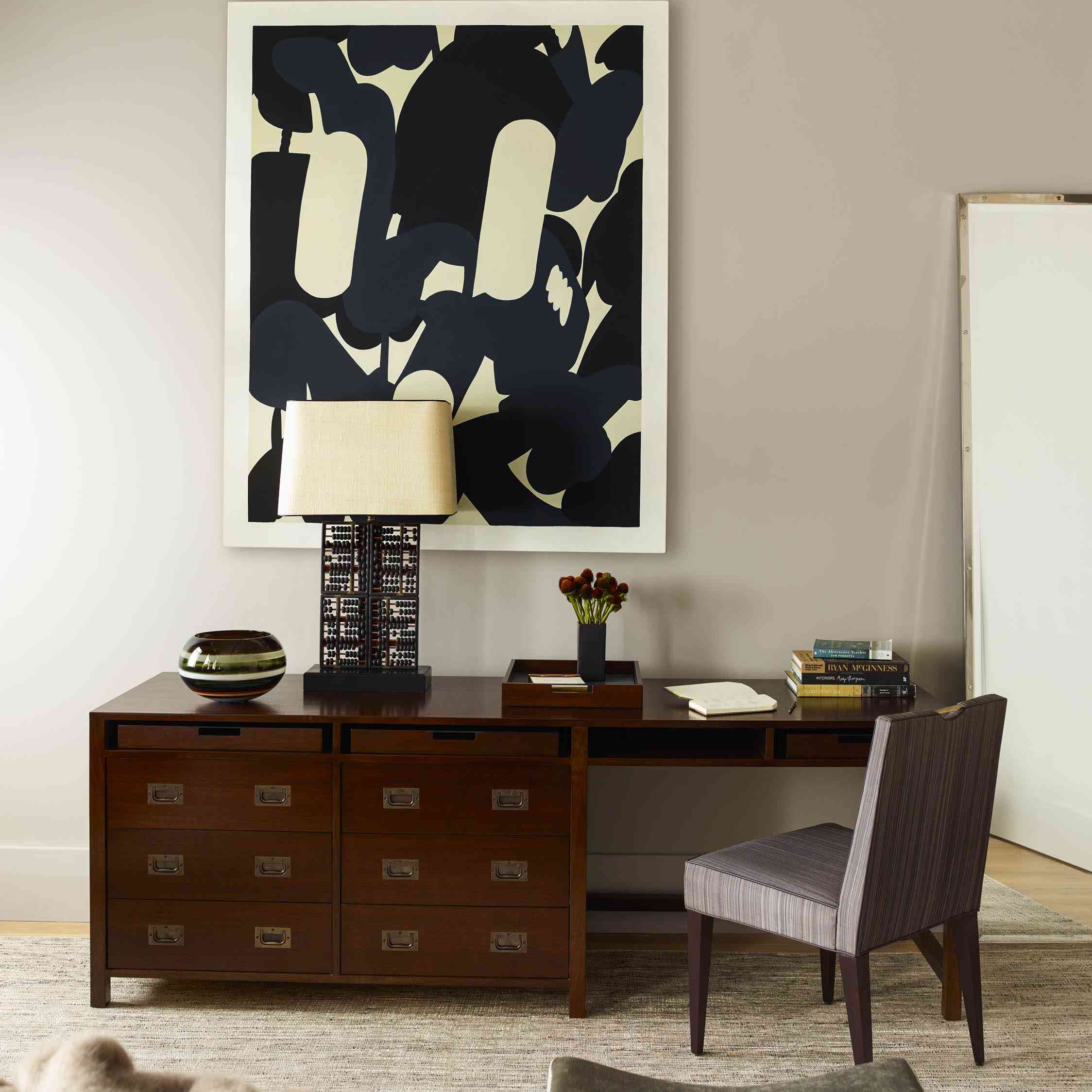 圆滑的家庭办公室。