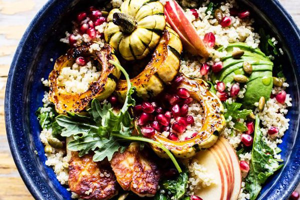 健康谷物碗石榴籽“class=