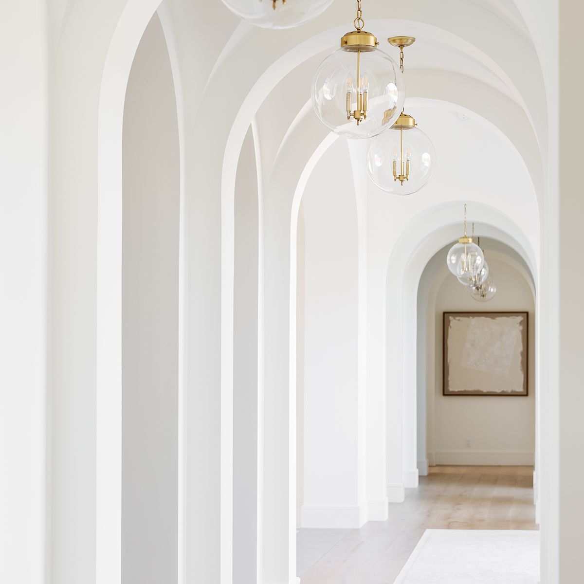 白色走廊“class=