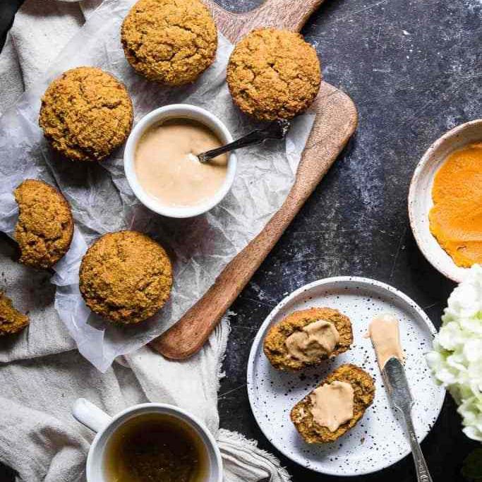 无酮面筋的旧石器南瓜松饼