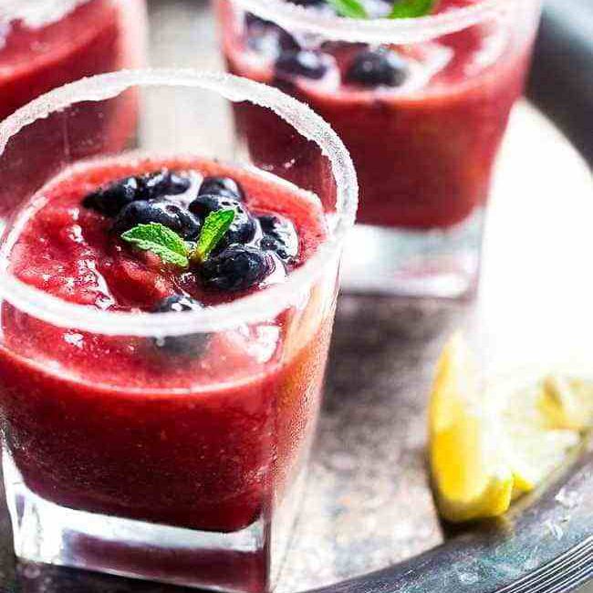 糖冷冻mojitos边眼镜。