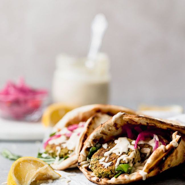 烤沙拉三明治加芝麻酱