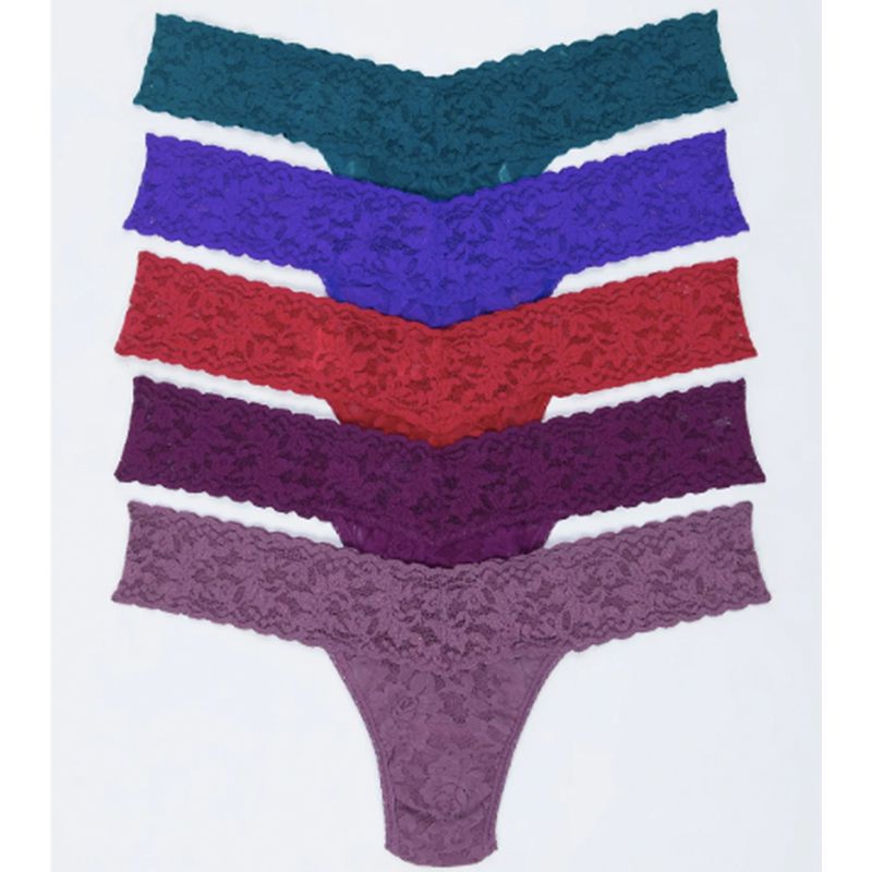 五种有珠宝色调的弹性蕾丝丁字裤。