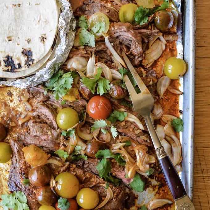 烤盘上侧翼牛排