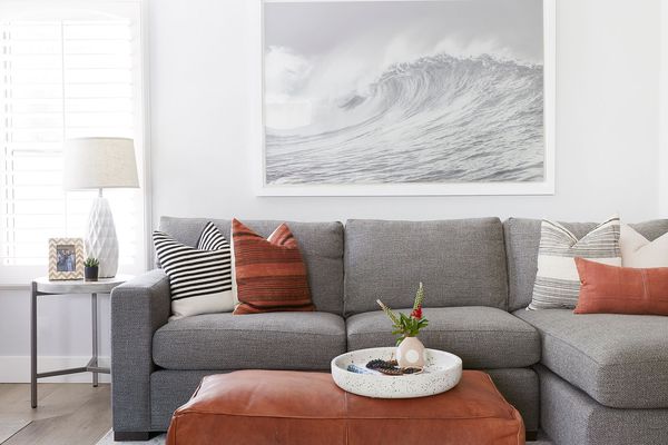 沙滩客厅，灰色沙发。