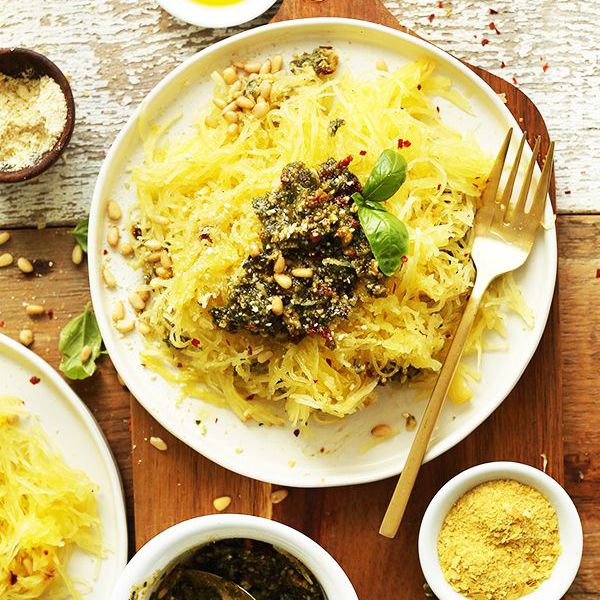 意粉壁球面食与罗勒香草