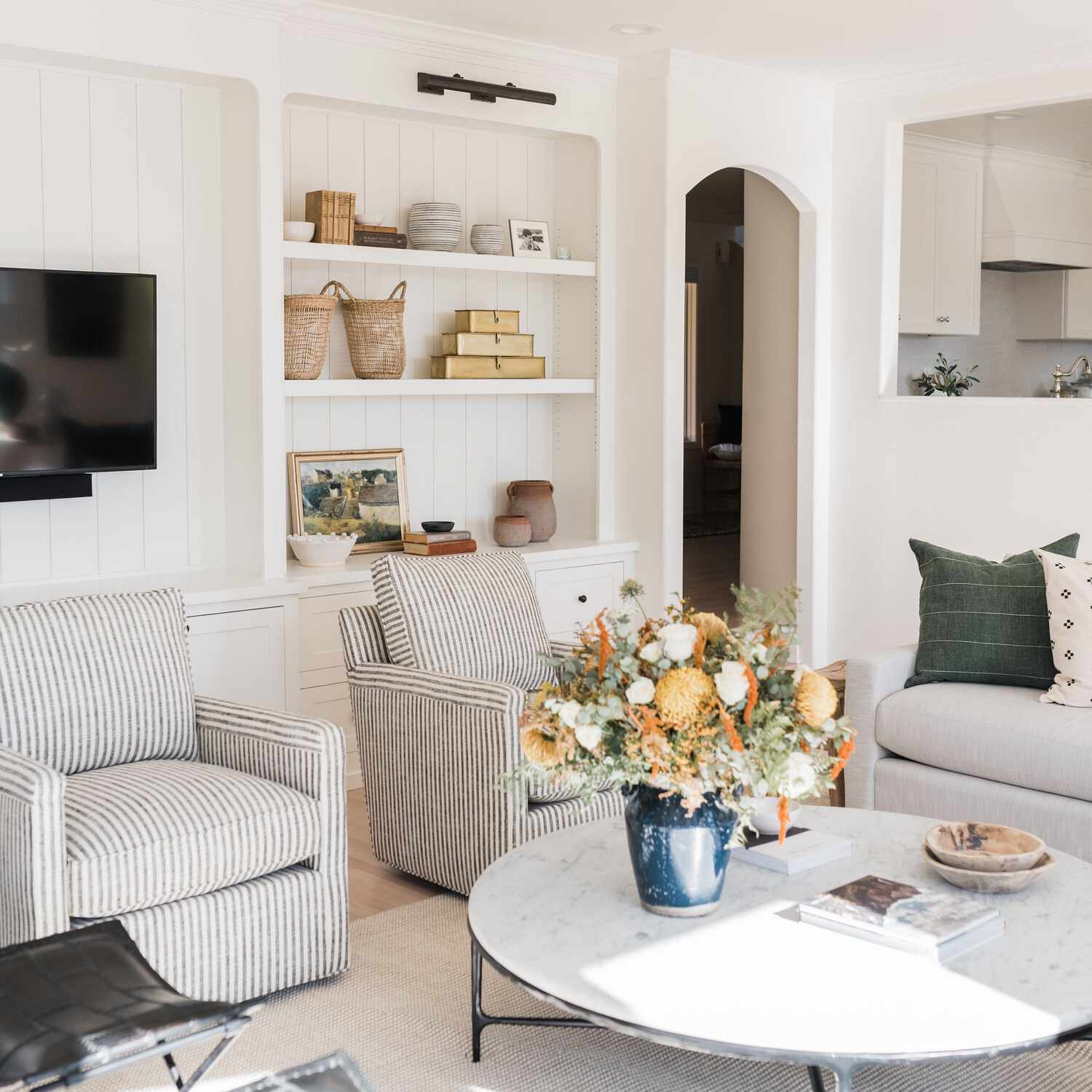 best living room ideas - light and bright living room with earthy texture