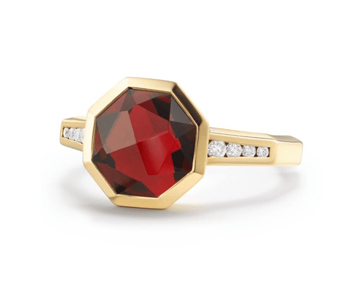 桂林八角形戒指与石榴石和钻石在18K黄金
