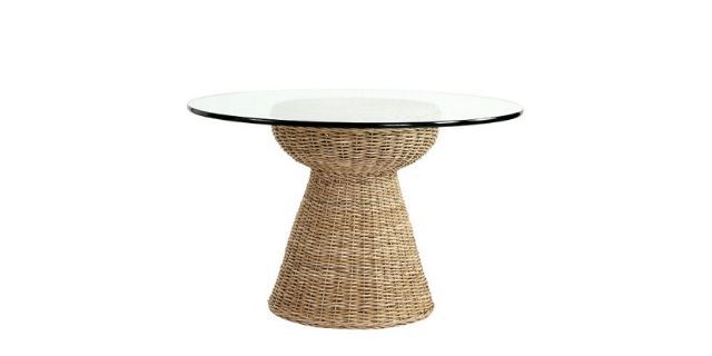 玻璃桌面的圆形编织餐桌