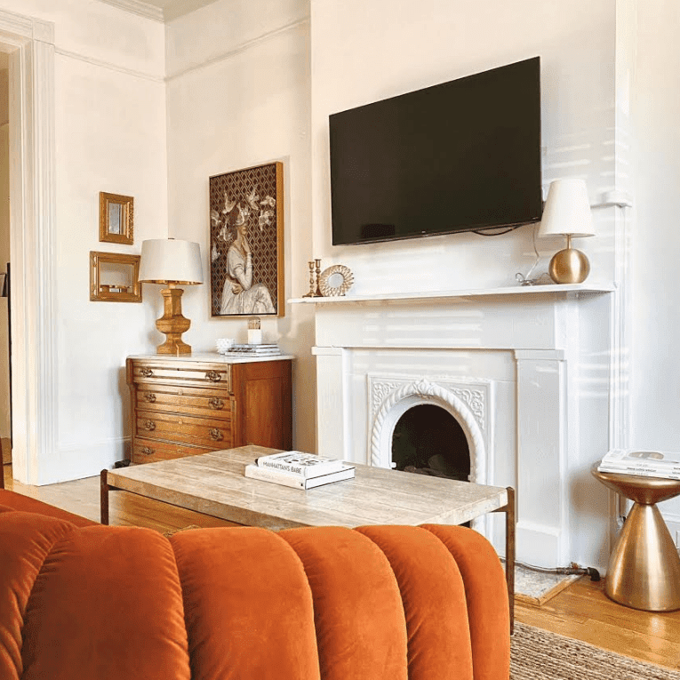 历史的联排别墅客厅。