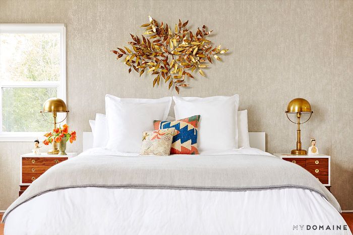 宁静的卧室用黄铜雕塑