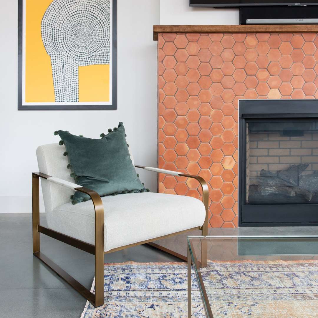 壁炉与鳞片瓷砖