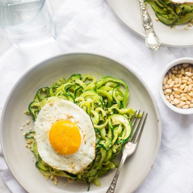 素食香蒜沙司和煎蛋