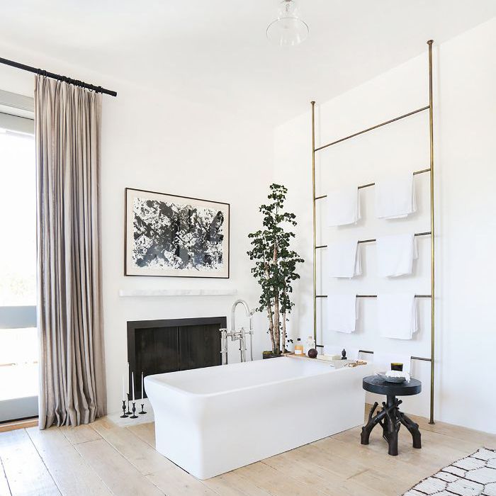 带植物的主浴室