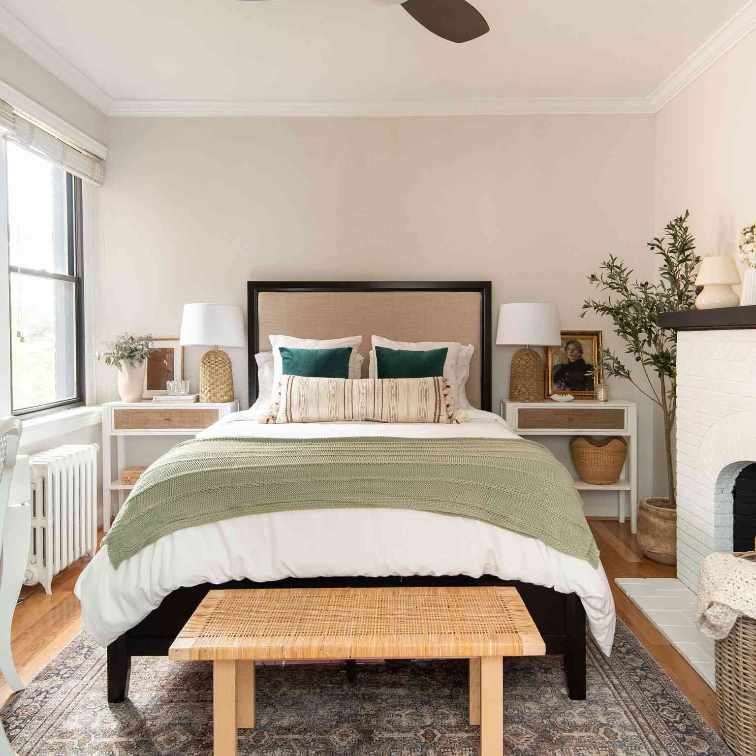 卧室有葡萄酒地毯。